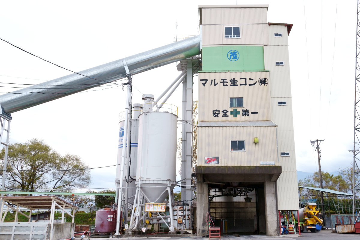 明科工場のプラント外観