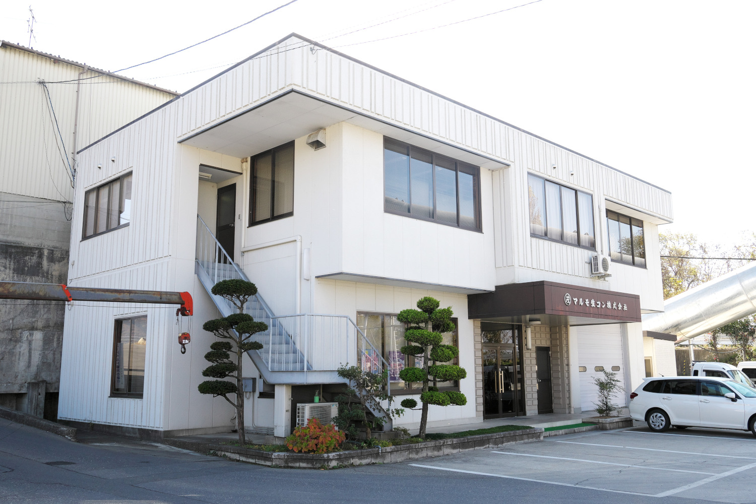 明科工場の事務所外観
